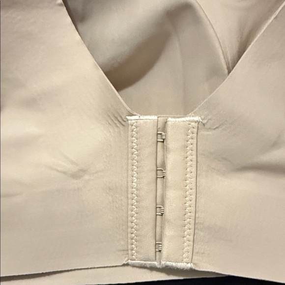 Elegant Beige Seamless Bra - Picture 6 of 10